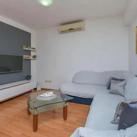 Josipa Apartment *