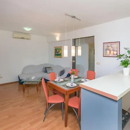 Apartment Josipa Omis